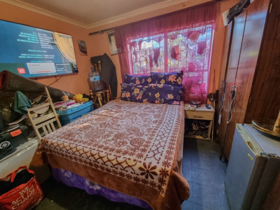  Bedroom Property for Sale in Lentegeur Western Cape